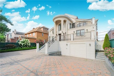 An exceptional opportunity to own a luxurious Center Hall home - photo 4