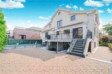 An exceptional opportunity to own a luxurious Center Hall home - photo 6