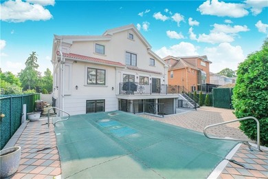 An exceptional opportunity to own a luxurious Center Hall home - photo 7