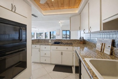 Virtually Staged. Waterfront living in Tierra Verde with a - photo 11