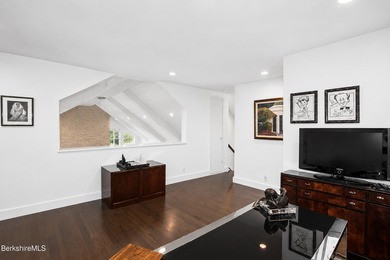 Experience refined Berkshire living at Devon Meadows, one of the - photo 25