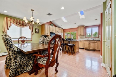Perfectly positioned on a prime mid block in South Merrick, this - photo 4