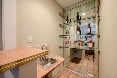 Perfectly positioned on a prime mid block in South Merrick, this - photo 9