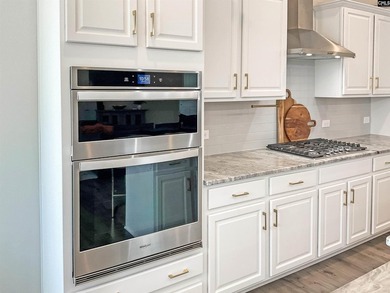 Welcome to 10117 Lakeshore Drive, a stunning 3-bedroom, 2 - photo 11