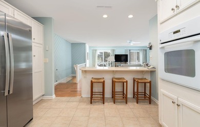 Welcome to 6 4th Avenue, a classic beach retreat just steps from - photo 11
