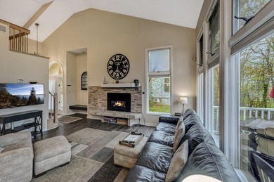 3 LEVELS Turnkey home......Beautiful End unit, 4 bedroom, 3 bath - photo 11