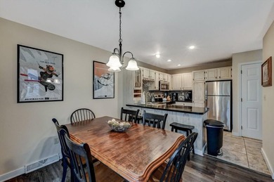 3 LEVELS Turnkey home......Beautiful End unit, 4 bedroom, 3 bath - photo 16