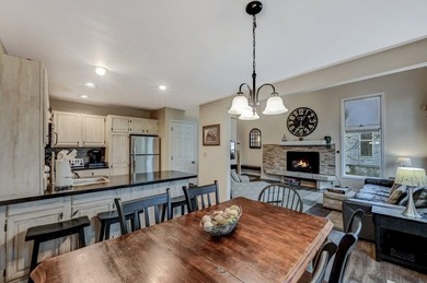 3 LEVELS Turnkey home......Beautiful End unit, 4 bedroom, 3 bath - photo 17