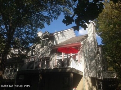 3 LEVELS Turnkey home......Beautiful End unit, 4 bedroom, 3 bath - photo 19