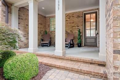 Just gorgeous - This immaculate, and move-in-ready home in the - photo 2