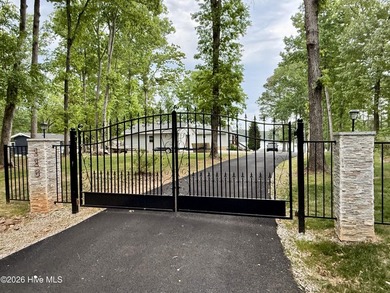 Stunning three-bedroom, two-bath waterfront home offering - photo 22