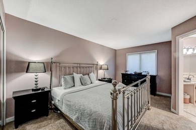 3 LEVELS Turnkey home......Beautiful End unit, 4 bedroom, 3 bath - photo 24