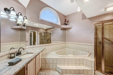 3 LEVELS Turnkey home......Beautiful End unit, 4 bedroom, 3 bath - photo 28