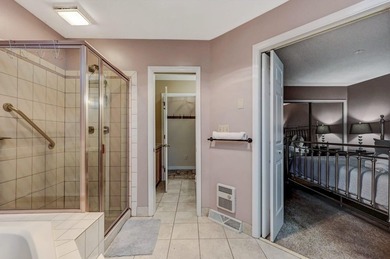3 LEVELS Turnkey home......Beautiful End unit, 4 bedroom, 3 bath - photo 30