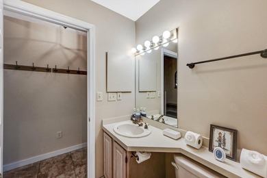 3 LEVELS Turnkey home......Beautiful End unit, 4 bedroom, 3 bath - photo 32