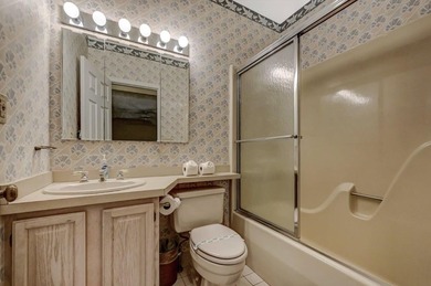 3 LEVELS Turnkey home......Beautiful End unit, 4 bedroom, 3 bath - photo 41