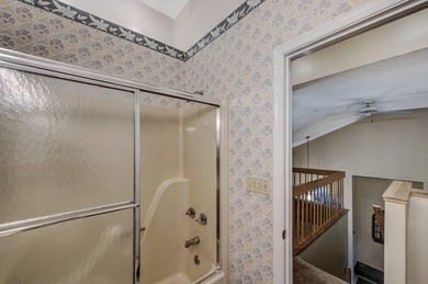 3 LEVELS Turnkey home......Beautiful End unit, 4 bedroom, 3 bath - photo 42