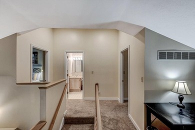 3 LEVELS Turnkey home......Beautiful End unit, 4 bedroom, 3 bath - photo 45