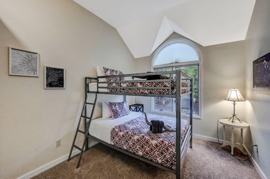 3 LEVELS Turnkey home......Beautiful End unit, 4 bedroom, 3 bath - photo 50