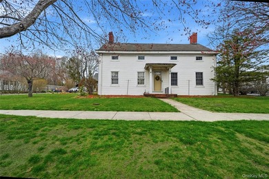 This charming Center Moriches 4/5-bedroom Colonial dates back to - photo 2