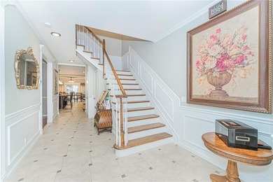 Tottenville-Fully Detached Colonial, an absolute stunning home - photo 4
