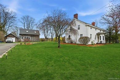 This charming Center Moriches 4/5-bedroom Colonial dates back to - photo 4