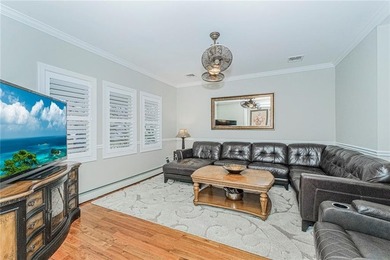 Tottenville-Fully Detached Colonial, an absolute stunning home - photo 5