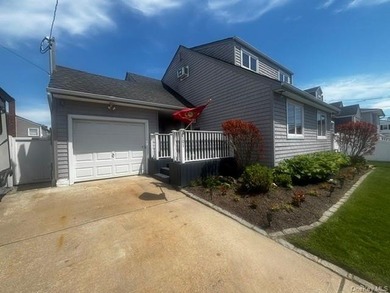 Beautiful 3 bedroom Split, Family room 2 Bathrooms Pool w/ Deck - photo 3
