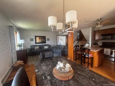 Beautiful 3 bedroom Split, Family room 2 Bathrooms Pool w/ Deck - photo 7