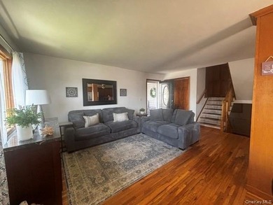 Beautiful 3 bedroom Split, Family room 2 Bathrooms Pool w/ Deck - photo 8