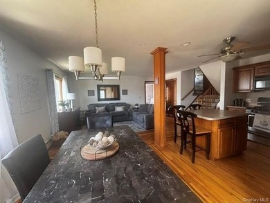 Beautiful 3 bedroom Split, Family room 2 Bathrooms Pool w/ Deck - photo 9