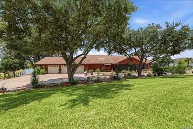 An extraordinary waterfront estate where timeless craftsmanship - photo 4