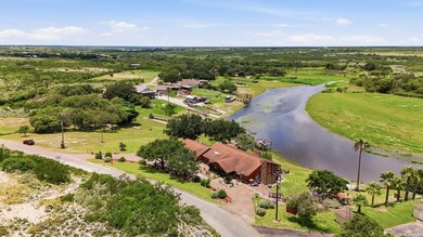 An extraordinary waterfront estate where timeless craftsmanship - photo 8