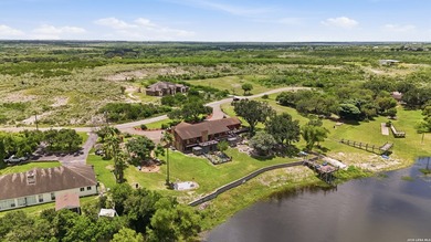 An extraordinary waterfront estate where timeless craftsmanship - photo 9