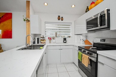 Beautiful updated corner unit 2 br 2 bath.+55 community - photo 14