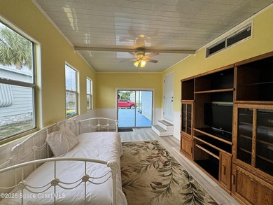 REMODELED Fully furnished light bright (Bay Windows), open - photo 15