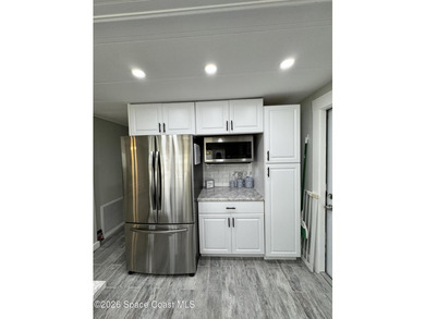 REMODELED Fully furnished light bright (Bay Windows), open - photo 19