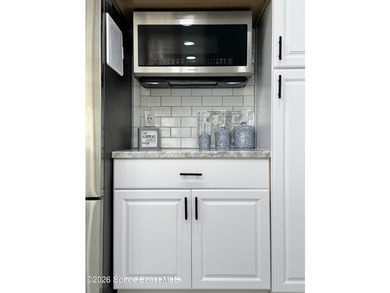 REMODELED Fully furnished light bright (Bay Windows), open - photo 21