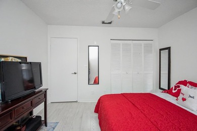 Beautiful updated corner unit 2 br 2 bath.+55 community - photo 29