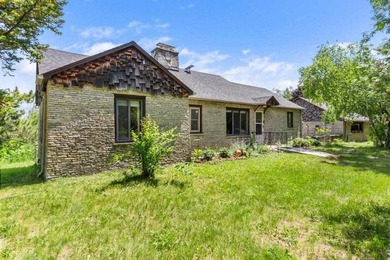 Welcome to this spacious 3 bedroom home in Charlevoix set on 4.2 - photo 45
