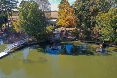 This is the cutest lake front home that has hit the market! - photo 2