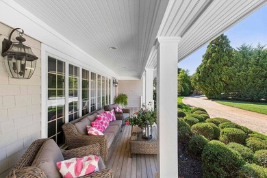 One of the first things you'll notice about this property is - photo 4