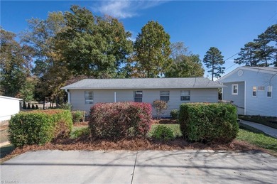 This is the cutest lake front home that has hit the market! - photo 8