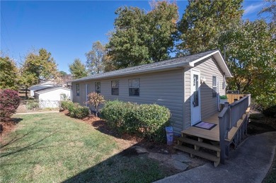 This is the cutest lake front home that has hit the market! - photo 9