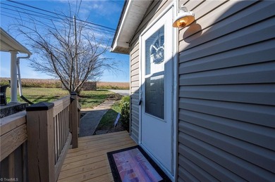 This is the cutest lake front home that has hit the market! - photo 10
