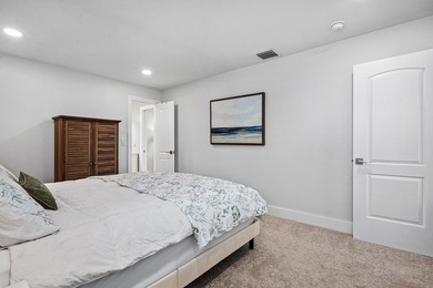 Totally and professionally refurbished. Move in ready. 3 - photo 19