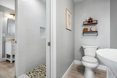 Totally and professionally refurbished. Move in ready. 3 - photo 28
