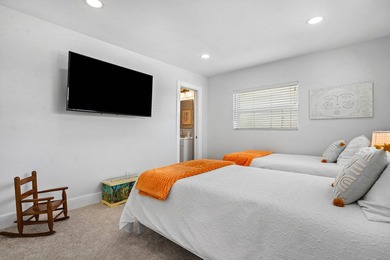Totally and professionally refurbished. Move in ready. 3 - photo 30