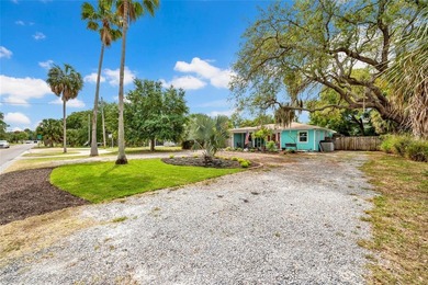 Experience the charm of coastal living in Crystal Beach, a - photo 3