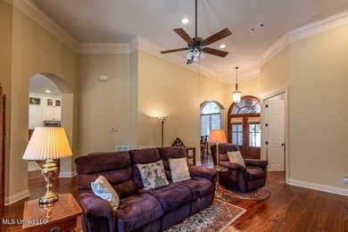 BEAUTIFUL VIEW OVERLOOKING THE GOLF COURSE & A POND. Custom - photo 15